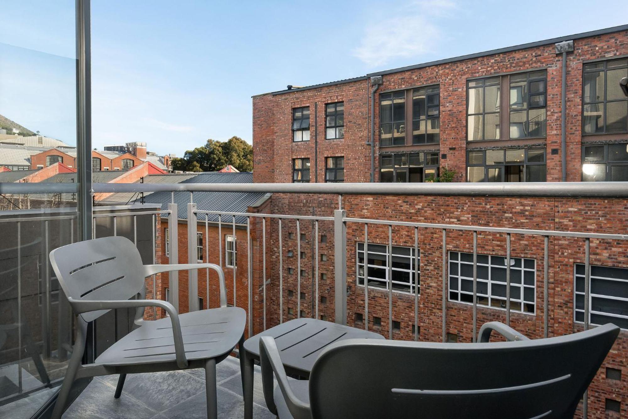 Greenwich Apartment