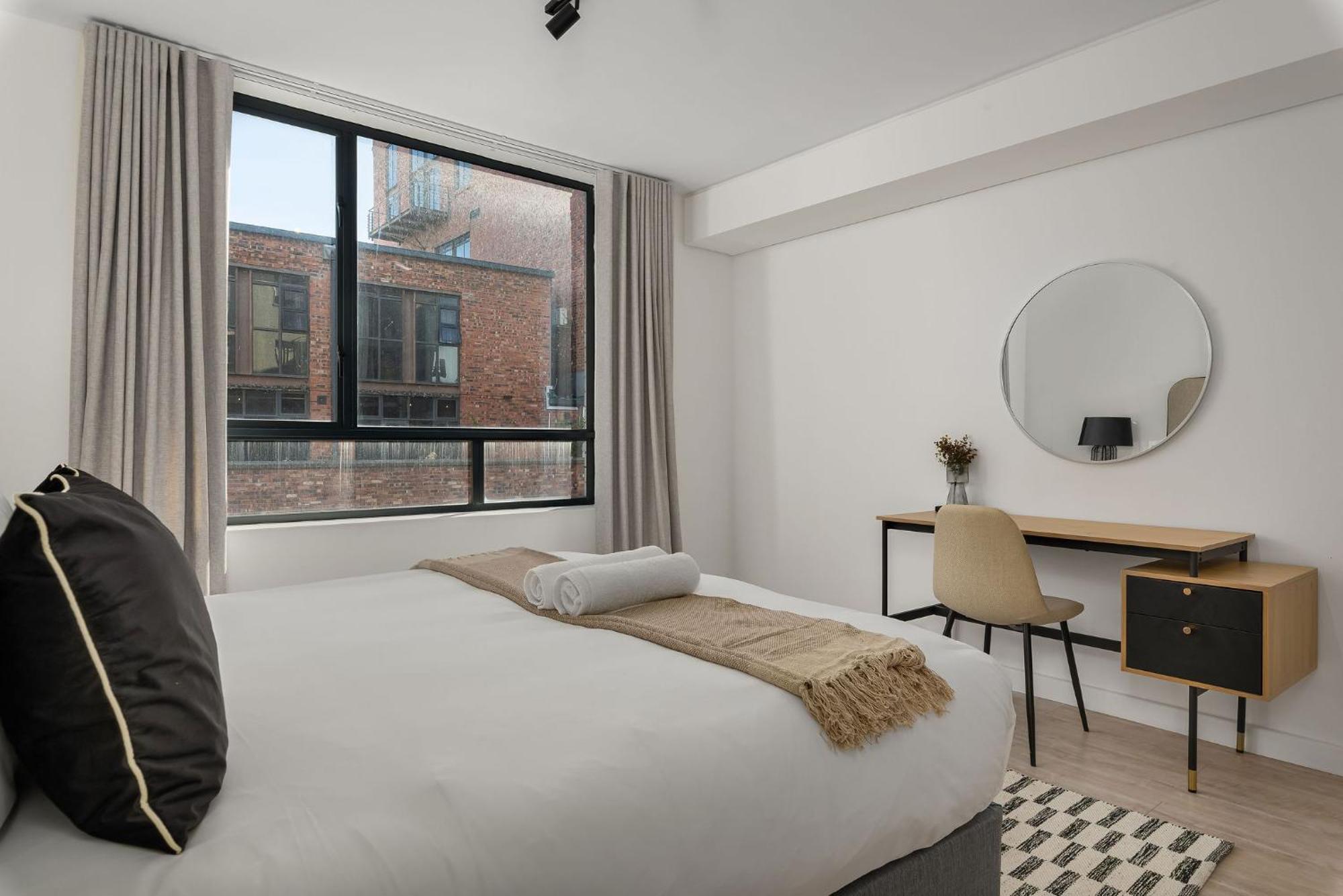 Greenwich Apartment *
