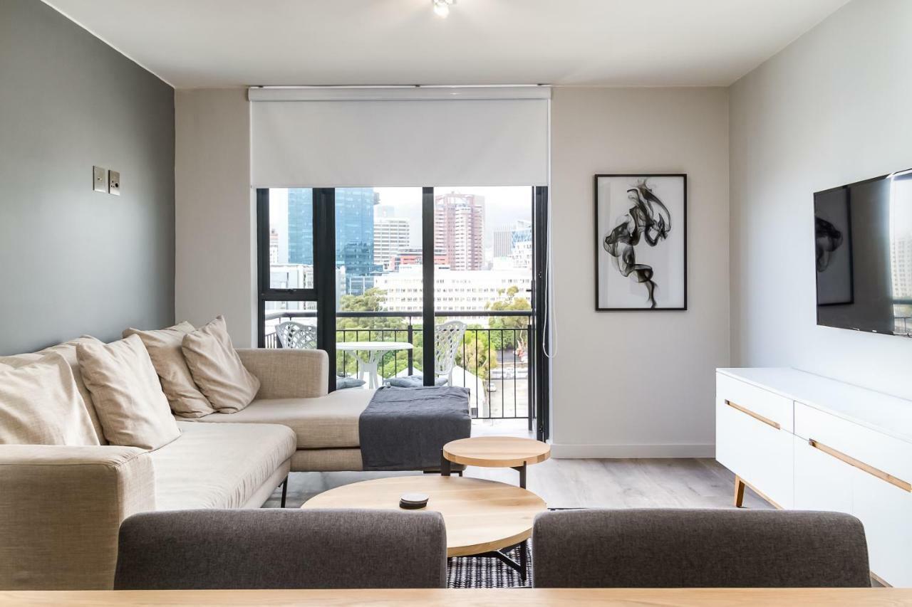Greenwich Apartment *